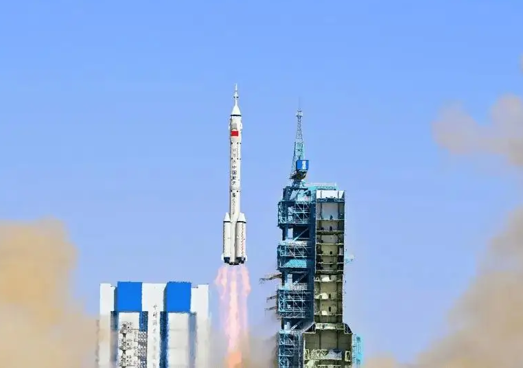 神州19成功发射 90后航天员首上太空